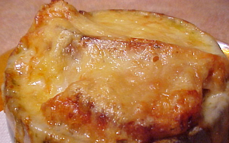 Запечена празнична супа (Gratinée de fête)