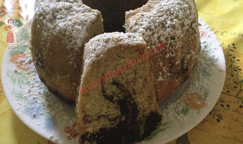 Пухкав и вкусен кекс с гореща вода