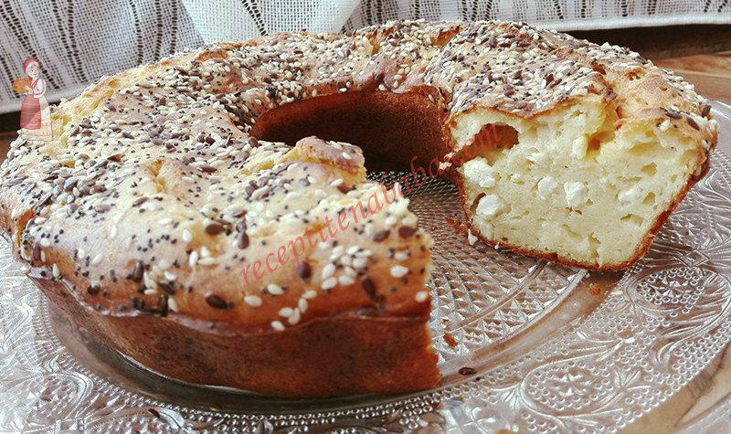 Вкусен и лесен солен кекс със сирене