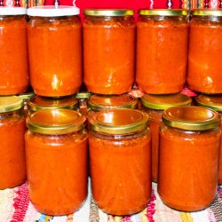 Вкусна лютеница - спомен от детството