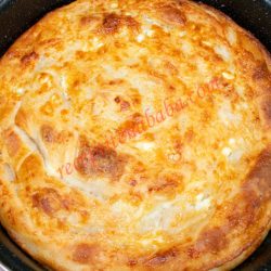 Домашна баница с мая и сирене