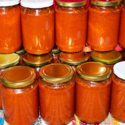 Вкусна домашна лютеница по стара рецепта